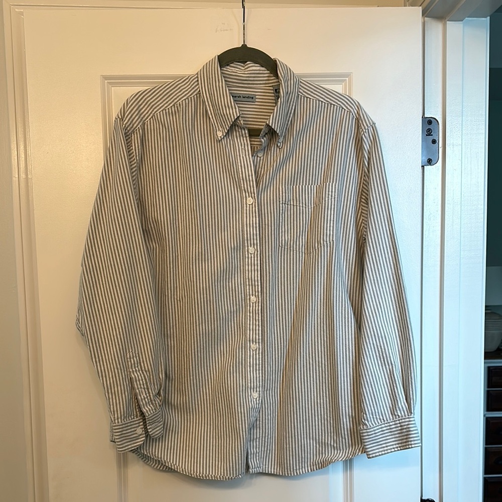 Marsh Landing Casual Gray and White Button Down Shirt in 100% cotton